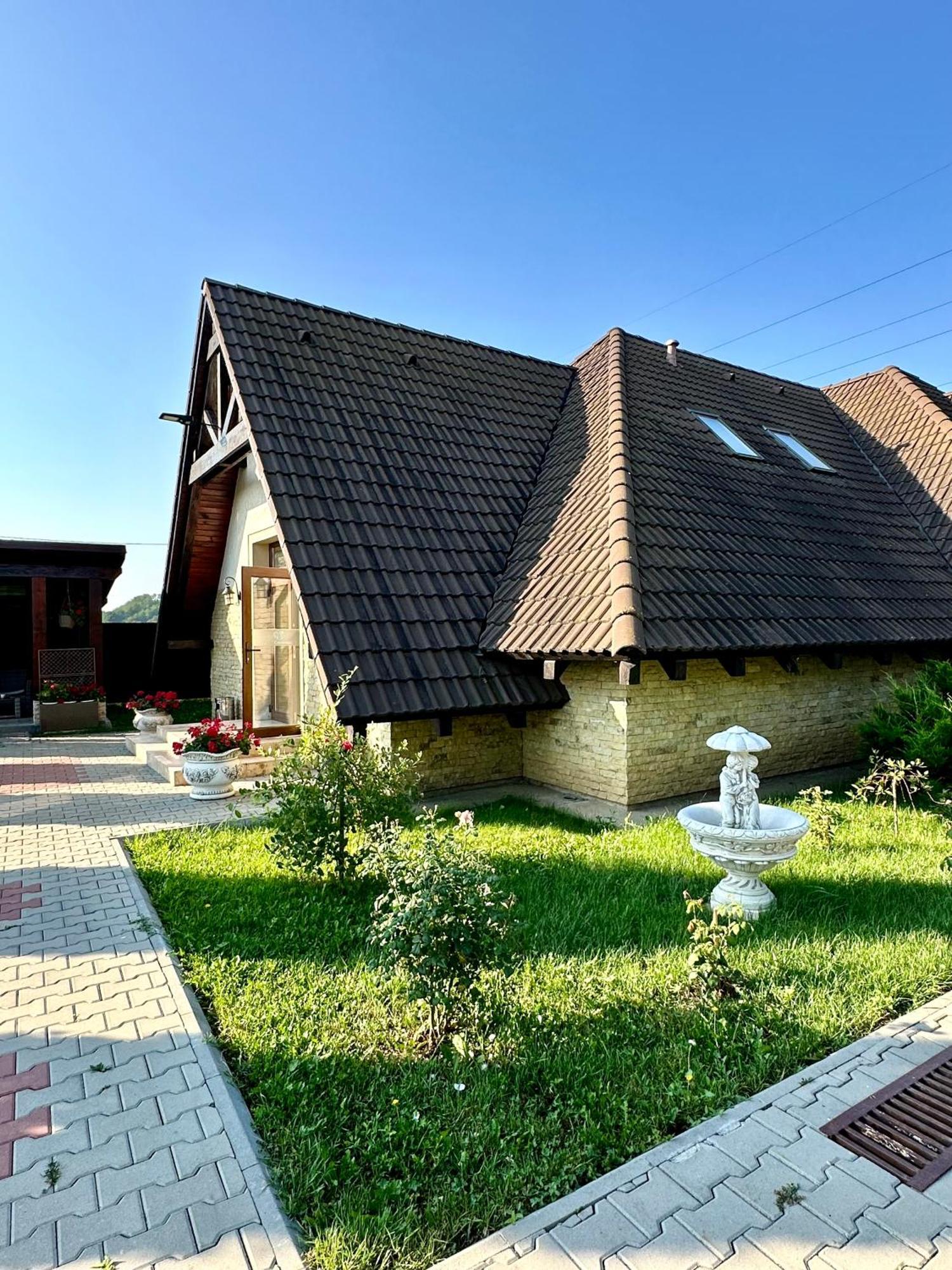 Complex Hanul Cavalerului Onesti Exterior photo